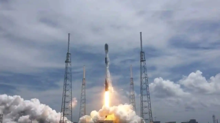 Cohete de SpaceX despega para poner en órbita 59 nanosatélites de distintos países