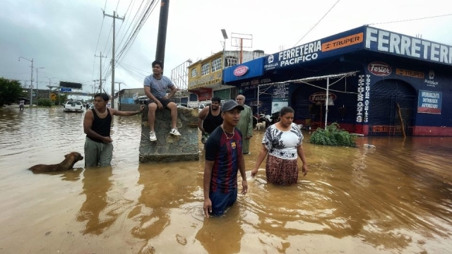 Gobierno de Guerrero solicita lanchas para rescate en áreas inundadas