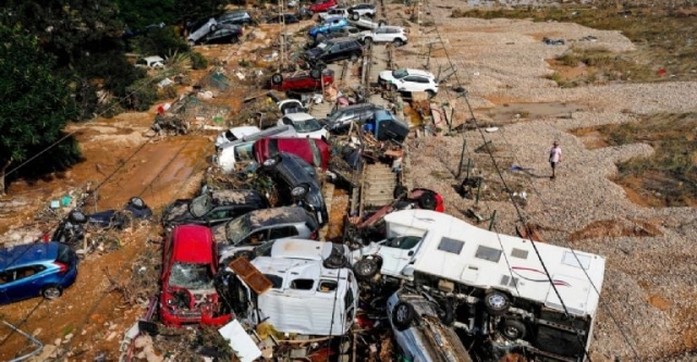 Suben a 140 los muertos por inundaciones en España; continúa búsqueda de víctimas