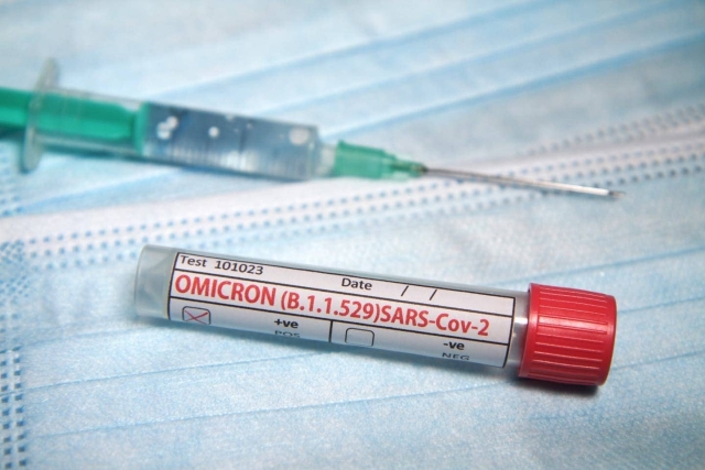 Dinamarca confirma 261 casos de la variante Ómicron.