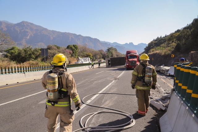 Atiende CEPCM accidente de tractocamión que transportaba gas natural