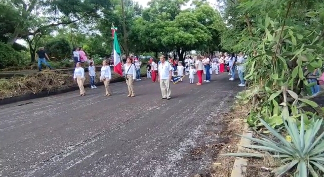 Desfilan en UH 'José María Morelos' en Jojutla por aniversario del nacimiento del Siervo de la Nación