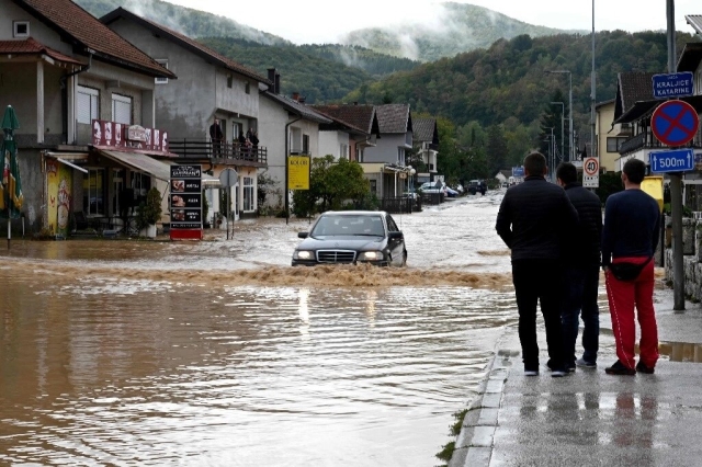 Inundaciones en Bosnia dejan al menos 16 muertos y cientos de afectados