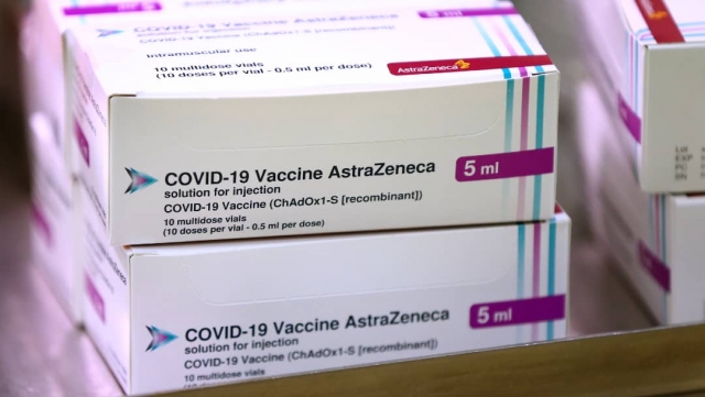 Dinamarca suspende definitivamente vacuna COVID de AstraZeneca.