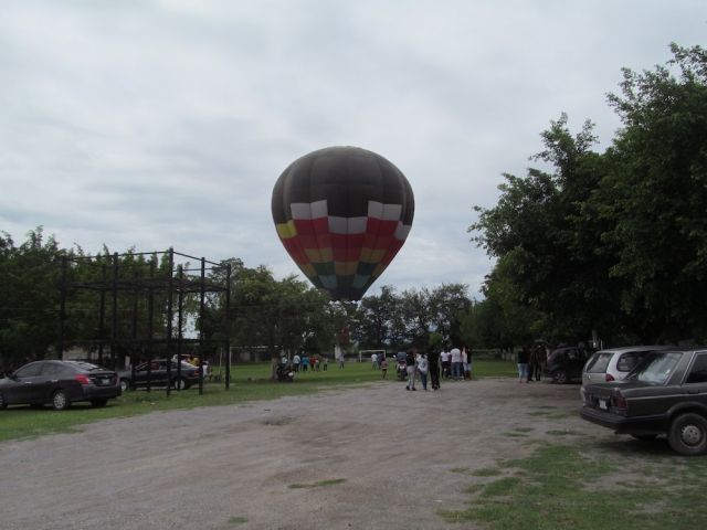 Un grupo de ciudadanos tiene la intención de reactivar la economía de Zacatepec con la instalación de un globo aerostático los días sábado en Tetelpa. 