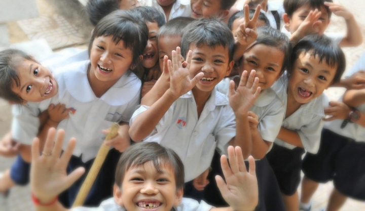 ¿Qué hace felices a los niños? La ciencia responde con 7 claves esenciales