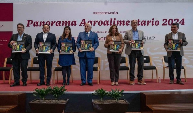 El secretario de Agricultura y Desarrollo Rural, Víctor Villalobos, encabezó la presentación del “Panorama Agroalimentario 2018-2024&quot;. 