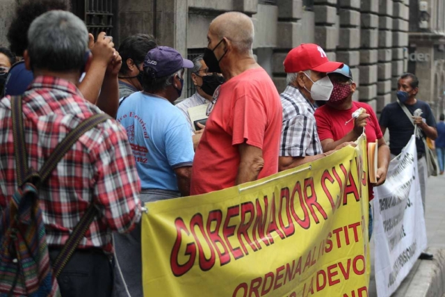 Los manifestantes bloquearon durante horas la calle Galeana. 