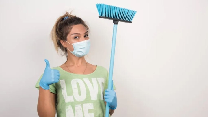 3 Formas de limpiar la escoba para evitar que acumule pelos, bacterias y polvo