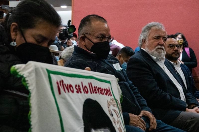Caso Ayotzinapa: abogados de militares detenidos piden renuncia de Encinas