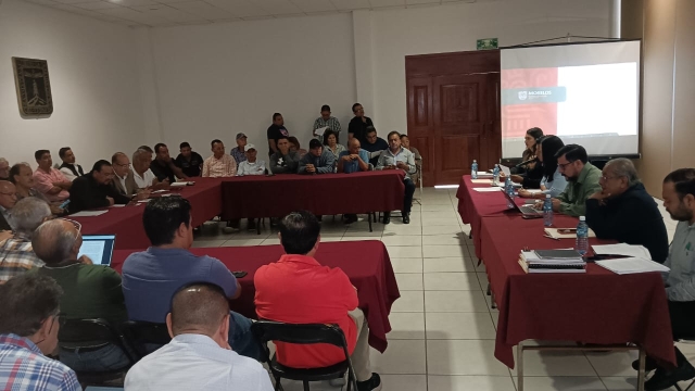 Se reúne titular de Movilidad y Transporte con líderes transportistas de 'rutas' y taxis