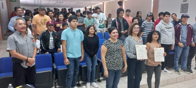 Como parte de las actividades, alumnos de diversos planteles educativos recibieron charlas.