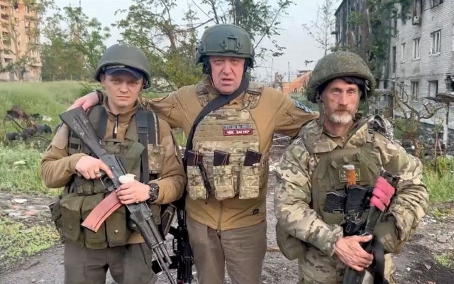 Líder de Grupo Wagner frena la marcha de sus tropas hacia Moscú