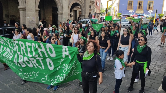 Con marcha exigen la despenalización del aborto en Morelos