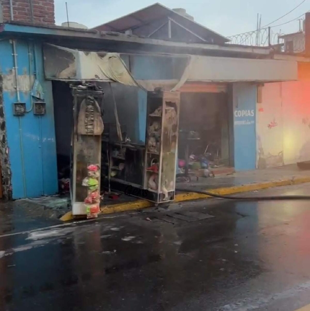 Bomberos sofocaron el fuego, que causó pérdidas materiales considerables.