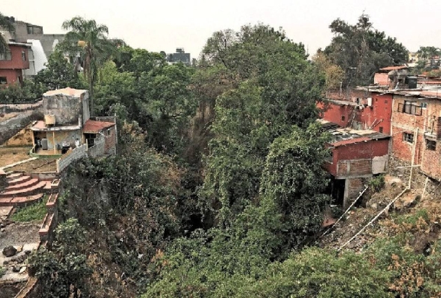 Barrancas de Cuernavaca invadidas por asentamientos humanos irregulares.
