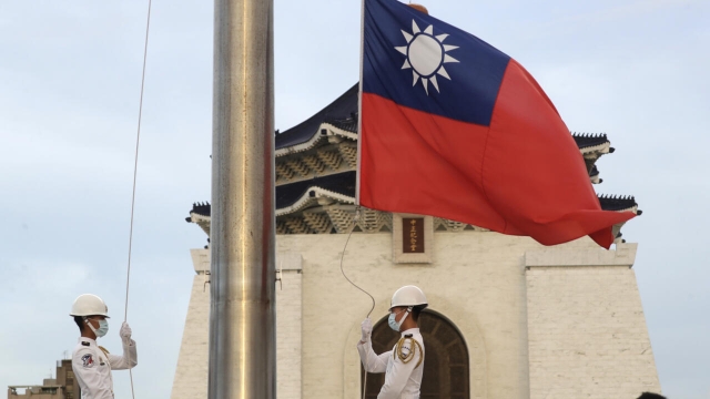 Taiwán denuncia sobrevuelo de más de 30 aviones de China cerca de su región