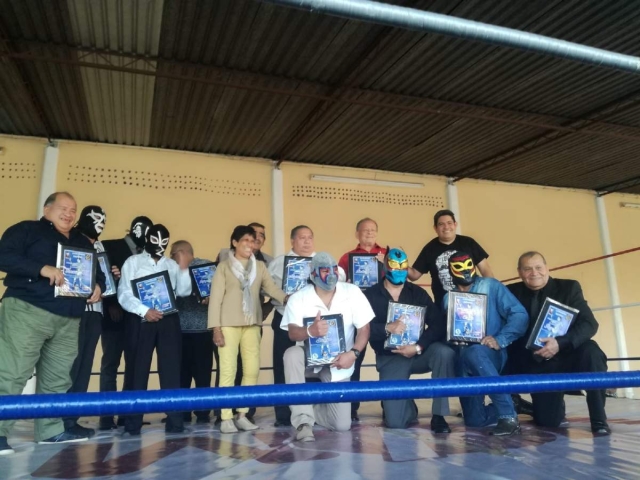 Leyendas de la lucha libre morelense como Zaratustra, Rayo Blanco, Kalimán y Ray López, fueron reconocidas por Luchamania.