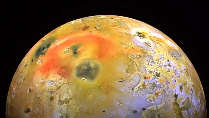 Nave Juno capta excepcionales imágenes de luna volcánica Ío de Júpiter