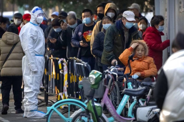 COVID Cero en China causa muerte de una niña; padre tardó 11 horas en conseguir ayuda