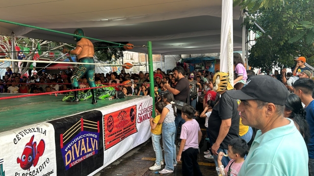 Realizan función de lucha libre celebrando el 60 aniversario del mercado ALM