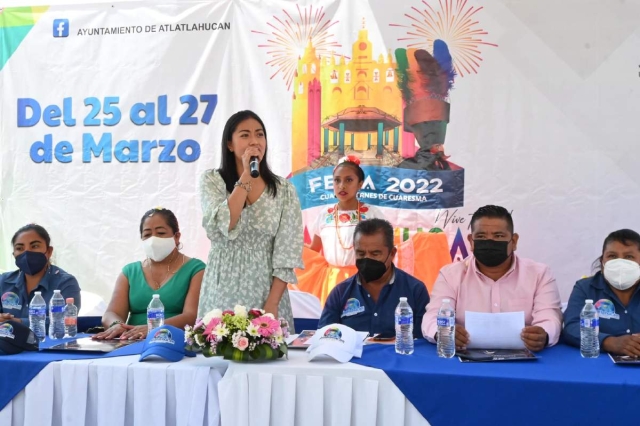 La alcaldesa, integrantes del Cabildo y la presidenta del Cedif anunciaron la realización de la feria.