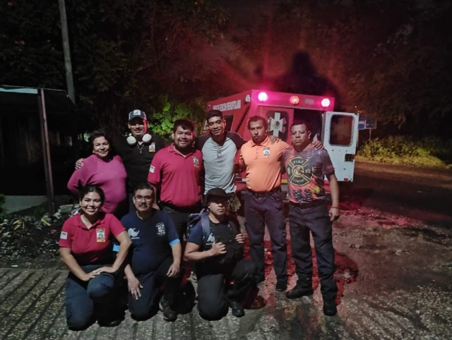 Un grupo de voluntarios viajó a Acapulco.