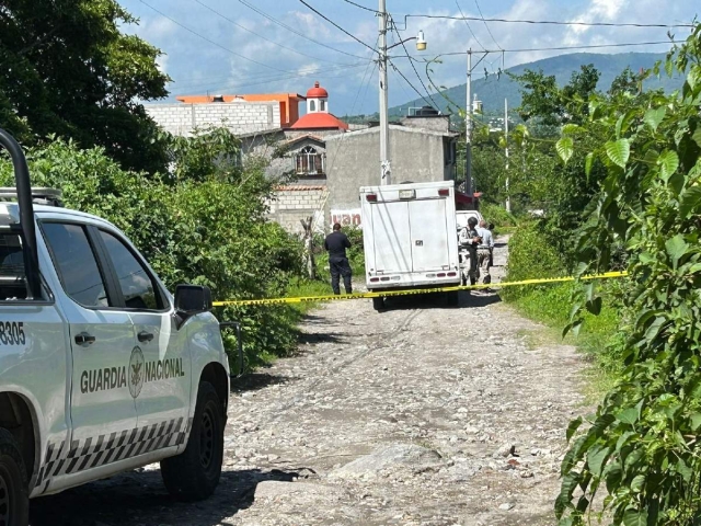  Elementos de la Guardia Nacional resguardaron la zona mientras retiraban el cadáver.