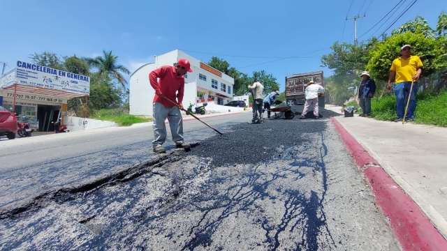 Gobierno de Jiutepec realiza trabajos de bacheo