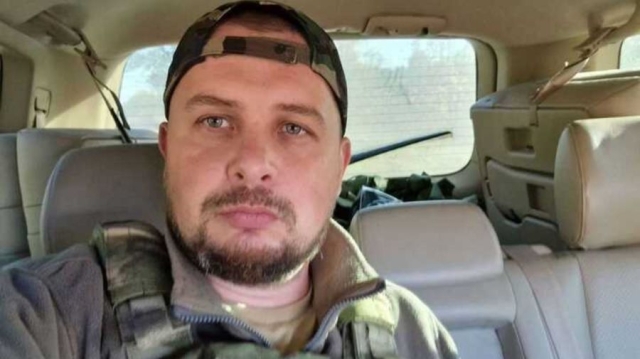 Bloguero ruso murió al recibir una estatuilla bomba en un café de San Petersburgo