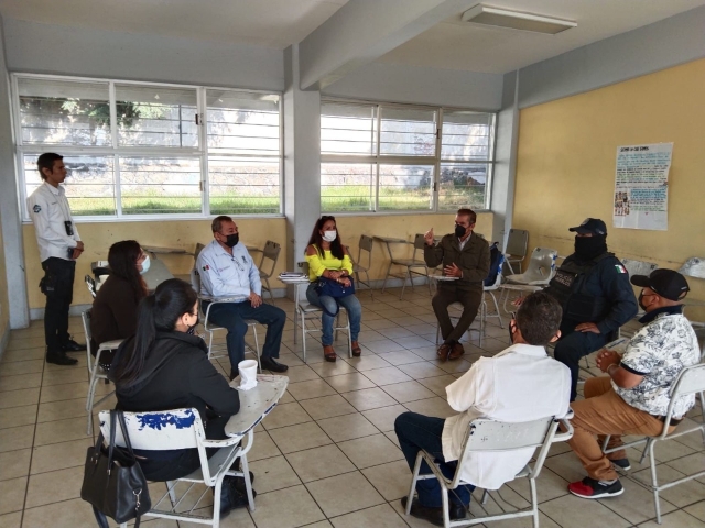 Sostienen reunión autoridades educativas y de seguridad en secundaria de Huitzilac