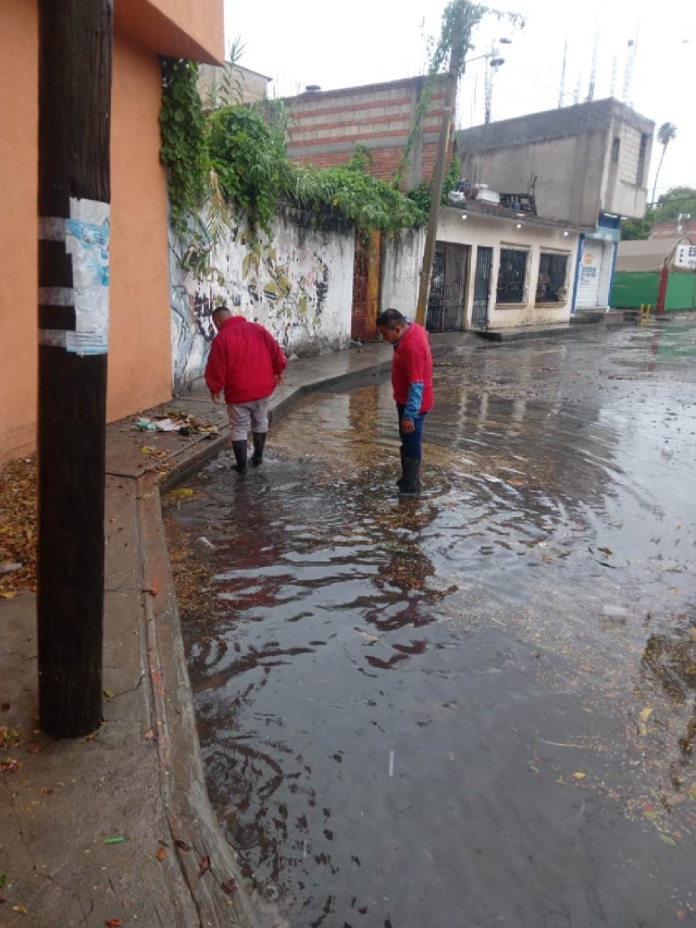 Con las constantes lluvias de las últimas horas, se comenzaron a registrar encharcamientos en los municipios de la región sur.