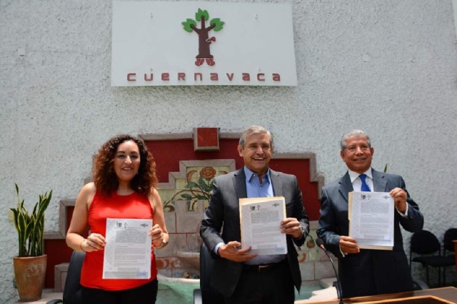 Firma ayuntamiento de Cuernavaca y grupo Cetec convenio a favor de los trabajadores municipales 