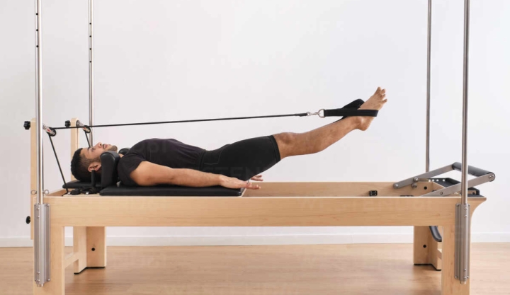 Cómo iniciarte en pilates si eres hombre: guía sencilla para empezar
