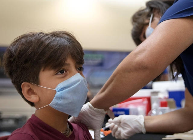 Chile aplica vacuna COVID a niños de 3 a 5 años.