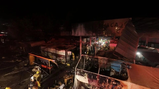 Incendio destruye 31 locales en el Mercado Central de Acapulco