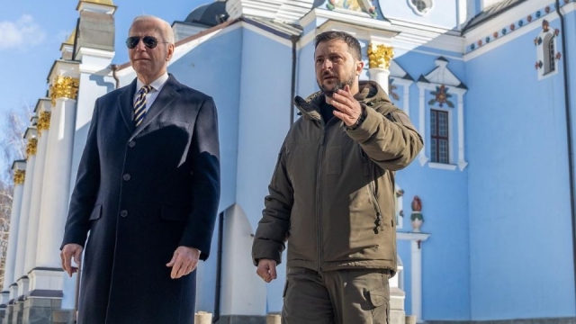 Biden visita Ucrania ‘de sorpresa’ a casi un año de la invasión de Rusia