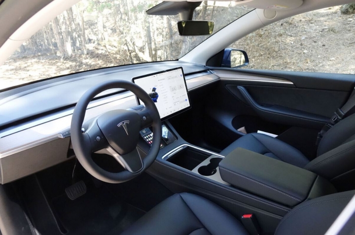 Android Auto llega a los coches Tesla gracias a una ingeniosa aplicación