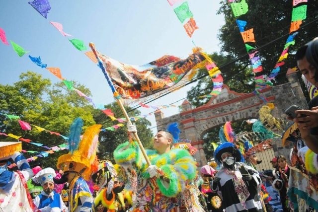 El Carnaval 2025 abrió la temporada de dichas festividades en Morelos con una multitudinaria presencia de visitantes, según lo destacó el alcalde Éder Rodríguez Casillas. El presidente municipal destacó la importancia de estas fiestas para fortalecer la identidad del municipio y reactivar la economía local.