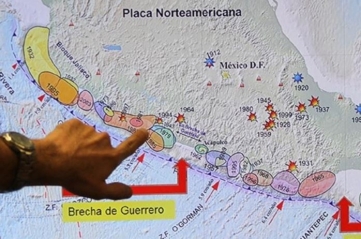 Expedición de la UNAM recupera tres sismómetros en Brecha de Guerrero