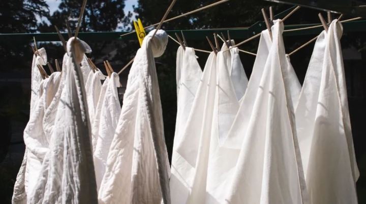 ¿Cómo blanquear la ropa al sol? Este es el mejor método
