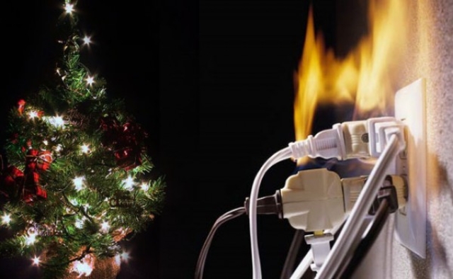 Cortocircuito en serie navideña causa incendio en una casa