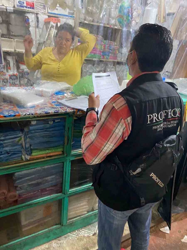 Este viernes, verificadores de la Profeco realizaron un recorrido de supervisión en el mercado “Benito Juárez”.