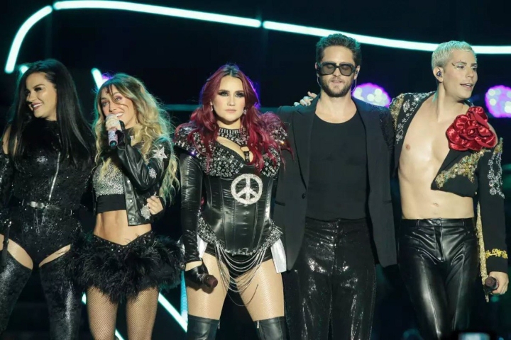 Dulce María descarta reencuentro de RBD y anuncia nuevo sencillo