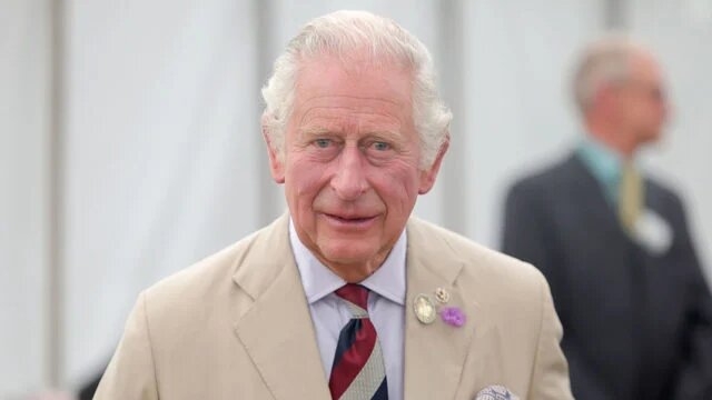 Rey Carlos III regresa a Londres para continuar tratamiento contra cáncer