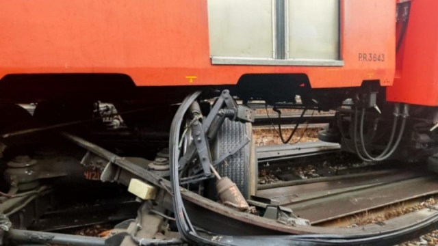 Metro CDMX: Se descarrila un tren en la Línea 3