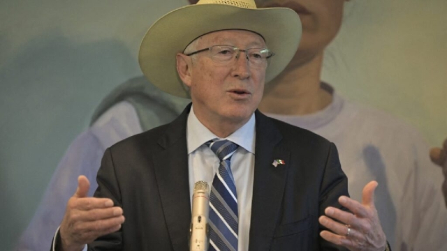 Ken Salazar: &#039;La estrategia de abrazos no balazos, no funcionó&#039;