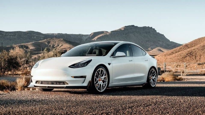 ¿Tesla dejará de hacer vehículos? La empresa podría tener un cambio de 180 grados
