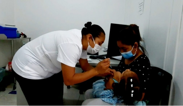 Continúa IMSS Morelos completando esquemas de vacunación en niñas y niños