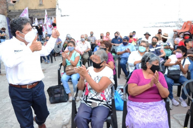 Miembros de la Unión de Voceadores otorgan su respaldo a Matías Nazario